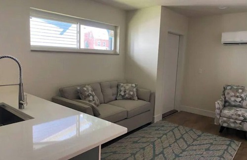 Tiffin Apartment | Newly Remolded! Near Downtown. 1 King bed