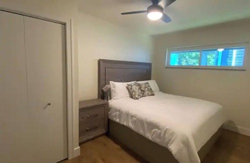 Tiffin Apartment | Newly Remolded! Near Downtown. 1 King bed