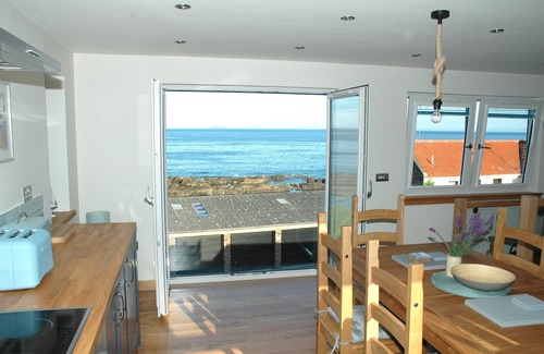 Kilrenny House | Newly renovated seafront cottage with stunning 180 degree panoramic sea views