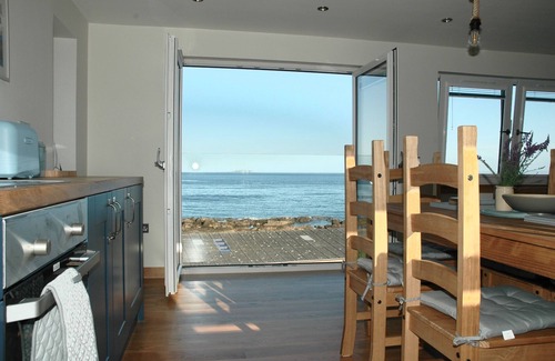 Kilrenny House | Newly renovated seafront cottage with stunning 180 degree panoramic sea views