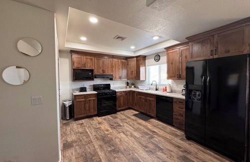 Lamar House | Newly reno’d 2-bed, 2 bath house with carport - 1 min drive from downtown Lamar.