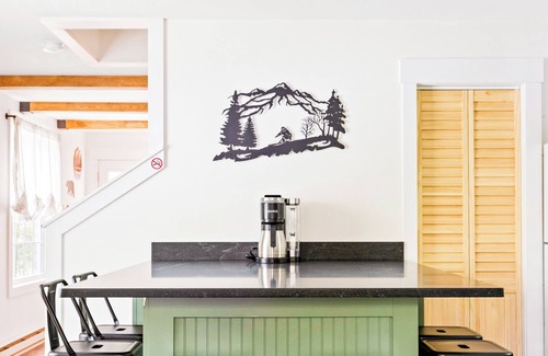 West Bridgewater House | Newly Renovated Cottage, Hot Tub, Fire place, 5min to Killington Ski Gondola