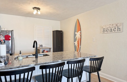 McCutcheon Field Condo | ๐ Newly Renovated Oceanfront Condo | Sleeps 8 | North Topsail Beach, NC
