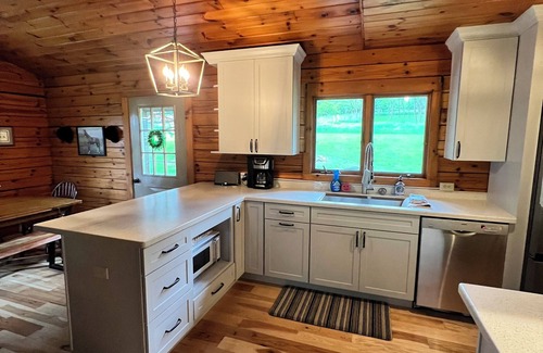 Middlebury Center Cabin | Newly renovated: Million Dollar Mountain View Getaway!