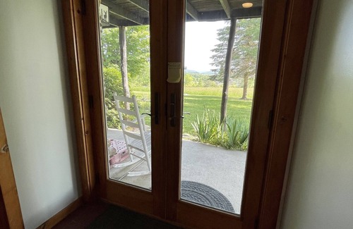 Middlebury Center Cabin | Newly renovated: Million Dollar Mountain View Getaway!