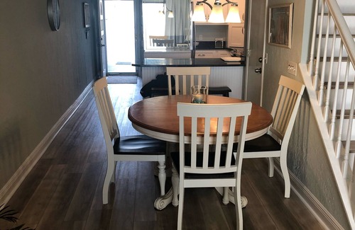 Sunnyside House | NEWLY RENOVATED Town home on Quiet West End PCB!