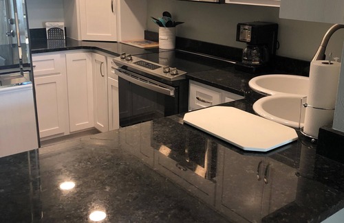 Sunnyside House | NEWLY RENOVATED Town home on Quiet West End PCB!