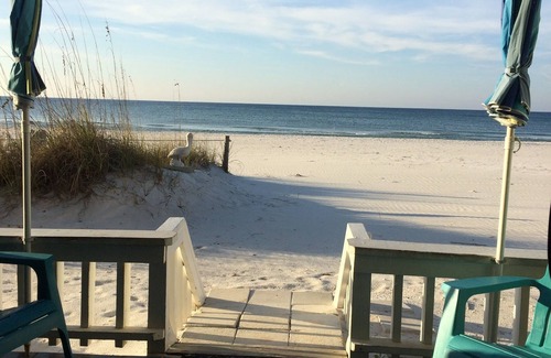 Sunnyside House | NEWLY RENOVATED Town home on Quiet West End PCB!