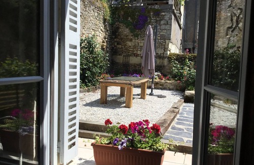 Montreuil-Bellay House | Newly renovated home for rental in the Loire Valley - Montreuil Bellay,