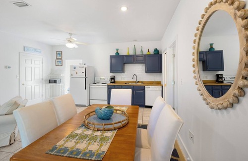 Village of Sugar Beach House | Newly Renovated! Bring Your Big Dogs! Beach Chairs!