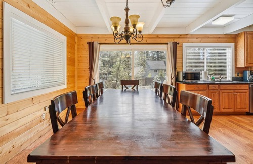 North Upper Truckee House | Newly Renovated House With Red Oak Hard Wood Floor Throughout, Pine Walls, Large Deck backs to Woodland