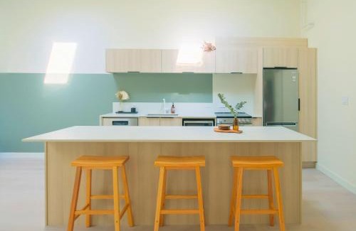 Downtown Eastside Apartment | Newly Renovated 1 Bedroom Condo in Japantown! Near Gastown & Railtown!