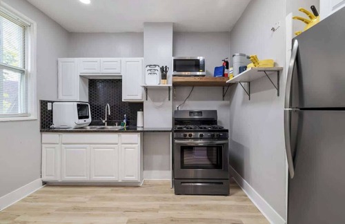 Pittsburgh Apartment | Newly Renovated 1 BR 1 BA in Highland Park!