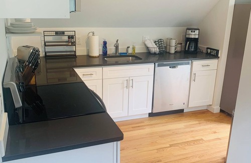 West Hartford Apartment | Newly Renovated 1 Bedroom West Hartford Apartment