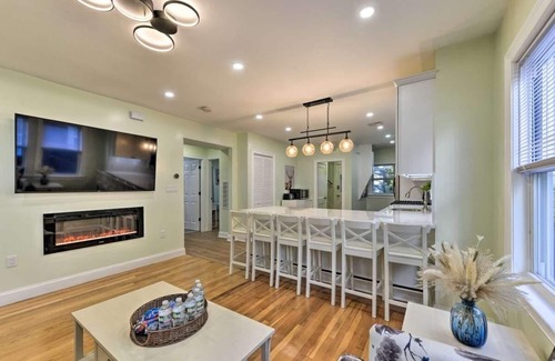 St. Marks Apartment | NEWLY RENOVATED. 10 MINS TO BOTON. 3bds/2bths in a small friendly neighborhood.