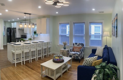 St. Marks Apartment | NEWLY RENOVATED. 10 MINS TO BOTON. 3bds/2bths in a small friendly neighborhood.