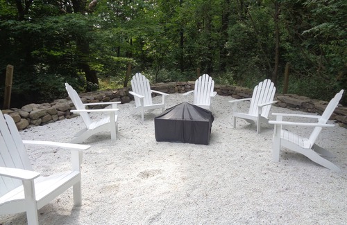 Warren House | Newly Renovated 18th Century Cottage On 4 Acres