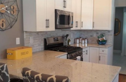 Greenhurst House | newly renovated 2 bath 2 bed on quiet street with lake view