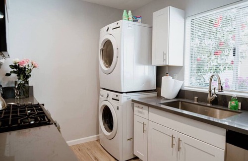 NoHo Arts District House | NEWLY RENOVATED 2-BEDROOM TOWNHOUSE WITH PRIVATE ROOFTOP DECK REMODELED IN 2022 (p30)