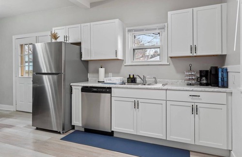 Springfield House | Newly-renovated 2-bedroom House with a Luxurious Massage Chair