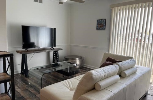 Mount Airy Condo | Newly Renovated 2 Bed Condo mins from Downtown!