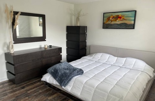 Mount Airy Condo | Newly Renovated 2 Bed Condo mins from Downtown!