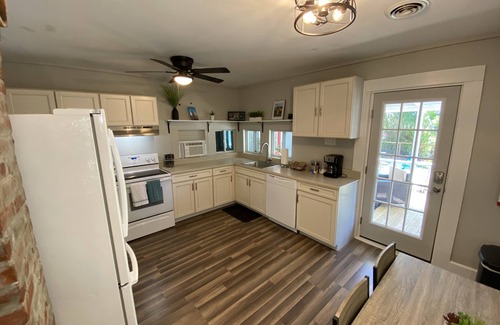 Port Royal House | Newly Renovated 2 Bedroom 1 Bath