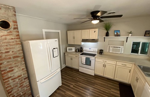 Port Royal House | Newly Renovated 2 Bedroom 1 Bath