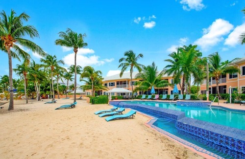 Rum Point Condo | Newly Renovated 2 Bed Beachfront Condo w/Pool+Hot Tub