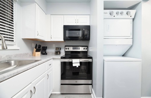Sunrise Apartment | Newly Renovated 2-bedroom apartment By Sawgrass