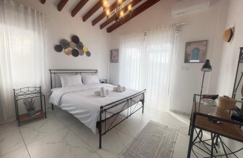 Paphos Apartment | Newly renovated 2 bedroom apartment with Pool & Seaview