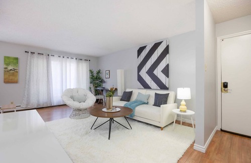 Fort McMurray Apartment | Newly Renovated 2BR | w/ Free Parking & Fast WiFi