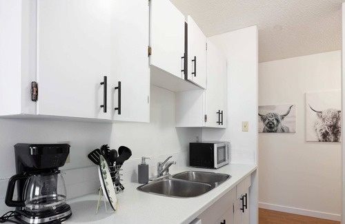 Fort McMurray Apartment | Newly Renovated 2BR | w/Parking & Near NLRHC
