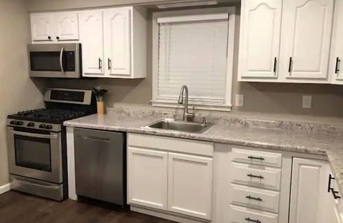 Bradley House | Newly Renovated, 2 King Beds, 2 Baths, Office