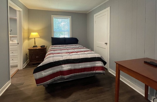 Greensboro House | Newly Renovated 2B/2BA Home! Just minutes from dining, shopping & downtown area!