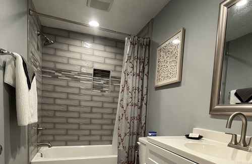 Greensboro House | Newly Renovated 2B/2BA Home! Just minutes from dining, shopping & downtown area!