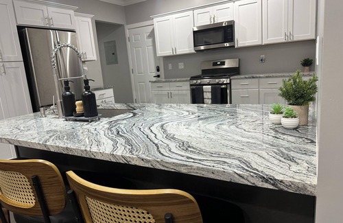 Detroit - Shoreway House | Newly renovated! 2b-2b dbl in Gordon Square, Cleveland! 5mins from downtown!