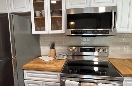 West Tisbury House | Newly renovated 2BR house, FREE CAR w/beach sticker, pet friendly, sleeps 8
