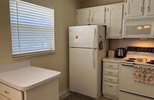 Vero Beach Condo | Newly renovated 2bed 2 bath. 1.5 mile to all 3 beautiful beaches. Sleeps 5.