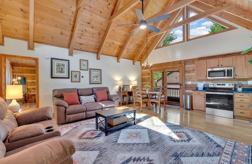 Newland Cabin | Newly Renovated-2BR/2BA Near Grandfather Mtn