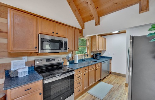 Newland Cabin | Newly Renovated-2BR/2BA Near Grandfather Mtn