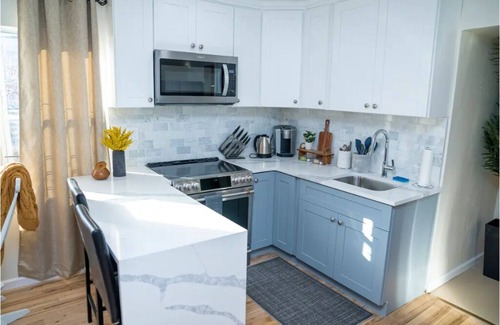 East New York House | *Newly renovated 2BR/5 min train walk, Free WiFi*