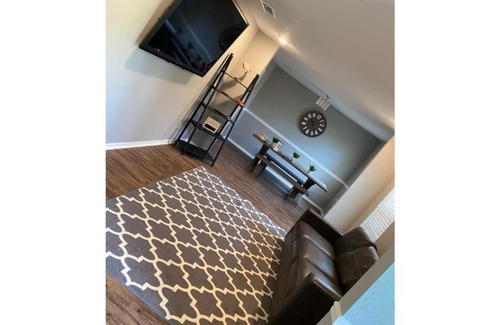 Northeast Pensacola House | Newly Renovated 3/2 centrally located to all PNS.
