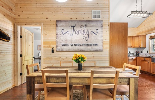 Newland Cabin | Newly Renovated 3/2 Cabin & Resort-Style Amenities, Golf community, Fire-Pit, AC