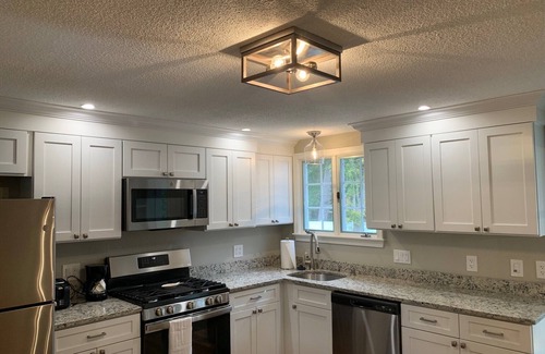 Canton House | Newly renovated.3 Bed/2 Bath close to Boston, Gillette Stadium & trains.