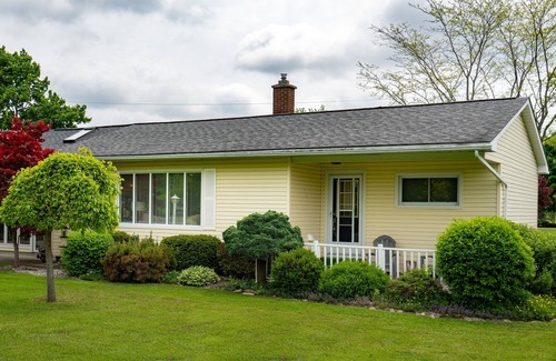Dashwood Cottage | Newly-Renovated, 3-Bedroom Cottage + Bunkie, Steps to Private Beach, Grand Bend!