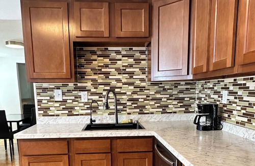 Front Park House | Newly renovated 3-bedroom and 2 full bath West Side Oasis!