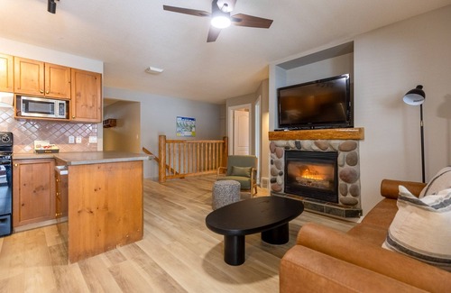 East Kootenay Condo | Newly Renovated 3 Bedroom l Sleeps 8