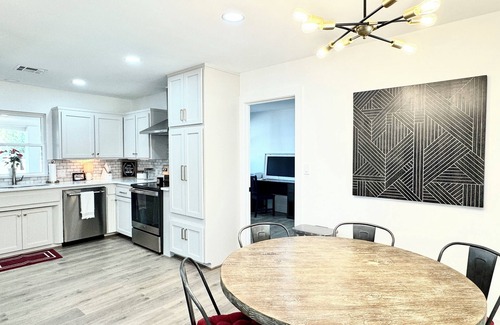 Norman House | Newly Renovated 3 bedroom home…5 minute walk to the OU Campus & sports venues