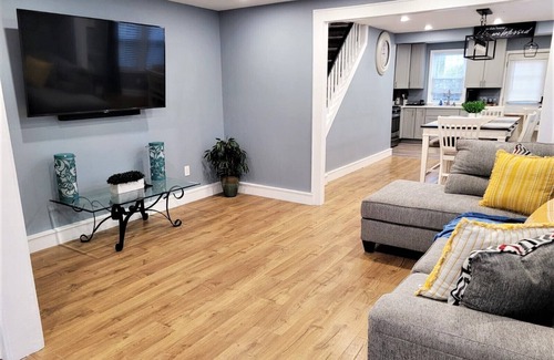 Queens House | Newly renovated 3 bedrooom home in Queens NYC! JFK/LGA/.UBS Arena